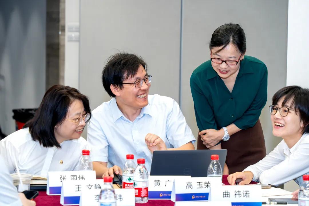 3405e0d24ffa458c912d30ee8843e040